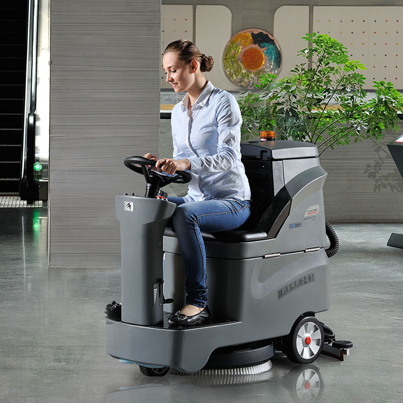 駕駛式洗地機(jī)怎樣選擇？