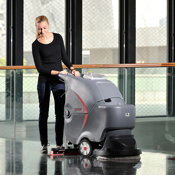 如何做到正確選擇中型洗地機？