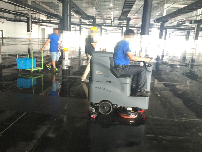 采購洗地機(jī)時候應(yīng)該注意的事項