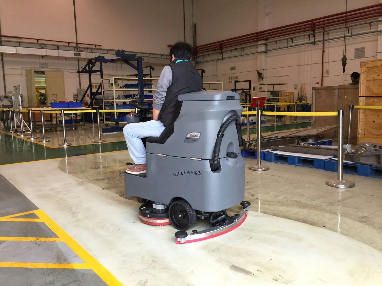 酒店，商場(chǎng)，超市該如何選擇洗地機(jī)？