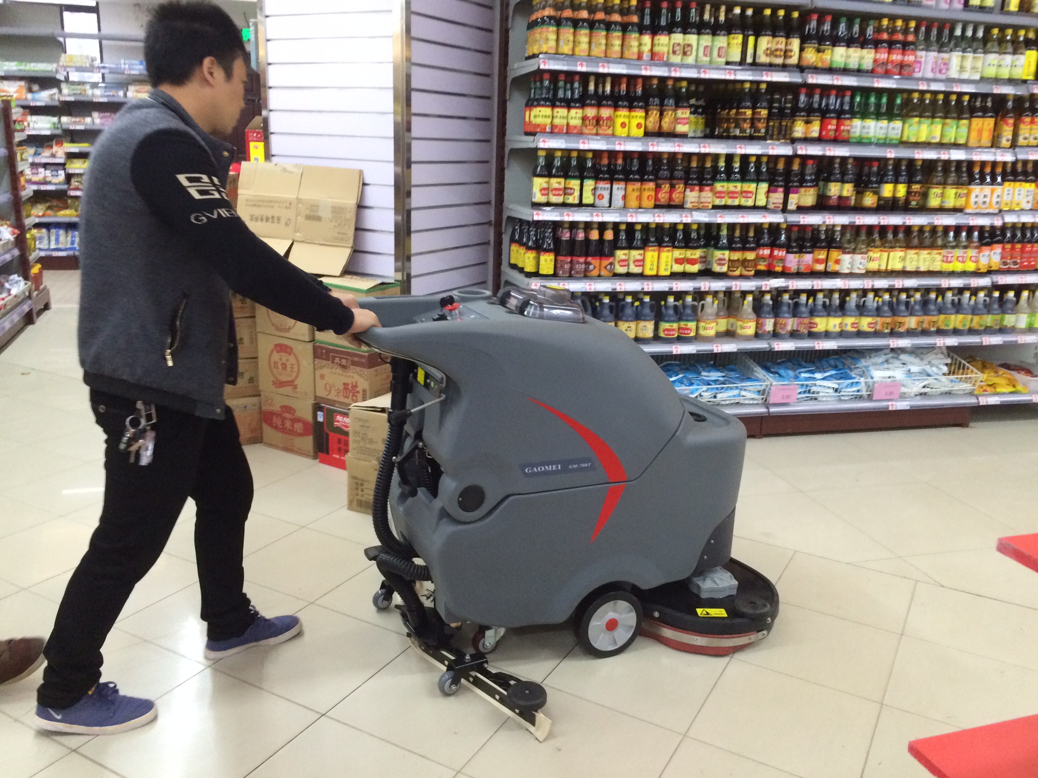 采購(gòu)洗地機(jī)注意這些事項(xiàng)，讓你以后不會(huì)“藍(lán)瘦、香菇”