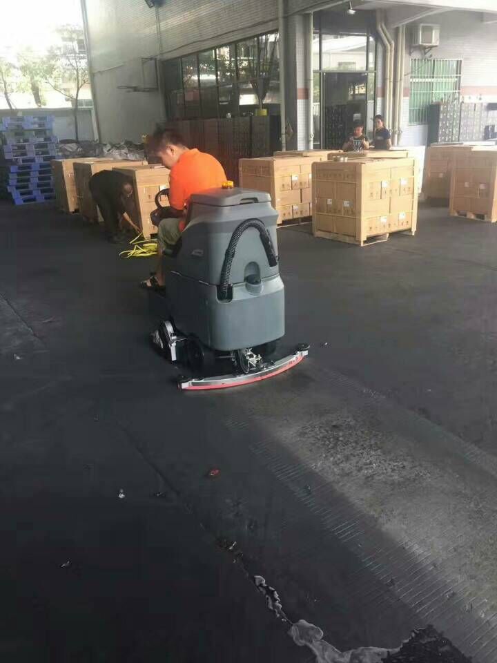 駕駛式全自動(dòng)洗地機(jī)，保潔行業(yè)的神器！