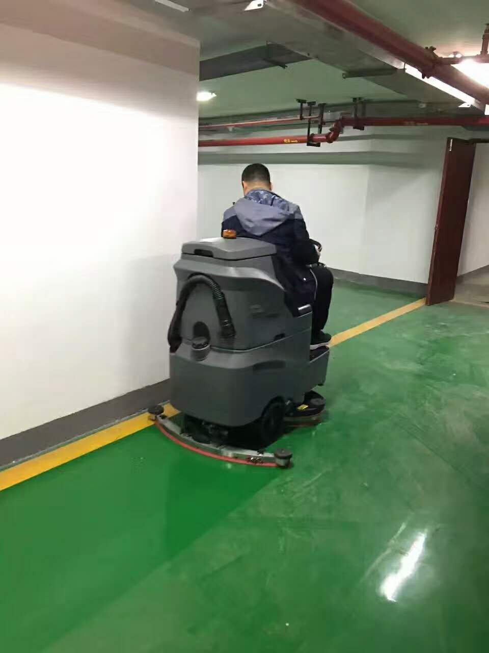 清潔機(jī)械代替人工，洗地機(jī)與社會(huì)發(fā)展同步