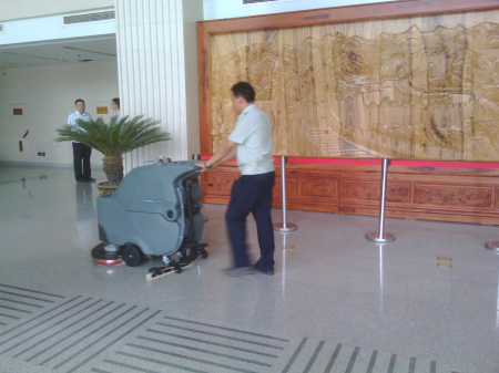 一款手推式洗地機有沒有購買價值？貴在哪里？